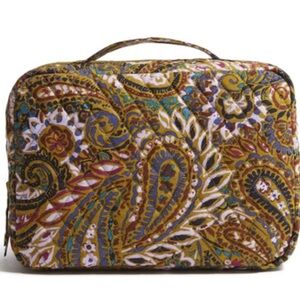 Vera Bradley Essential Lay Flat Travel Organizer. NWT. Buta Spray print. Cotton.